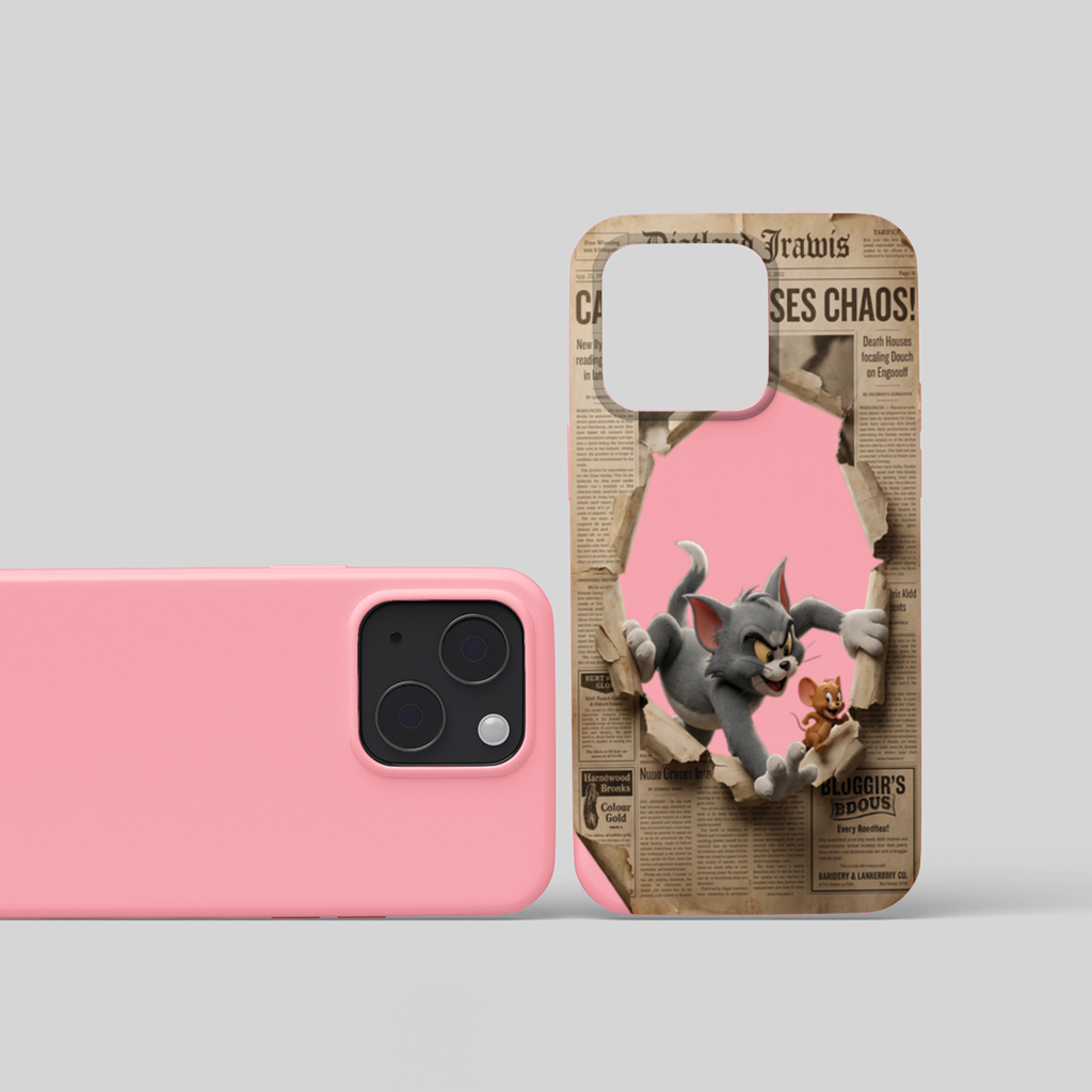 Grey Cat and Tiny Mouse Bursting Newspaper iPhone 15 Plus Case