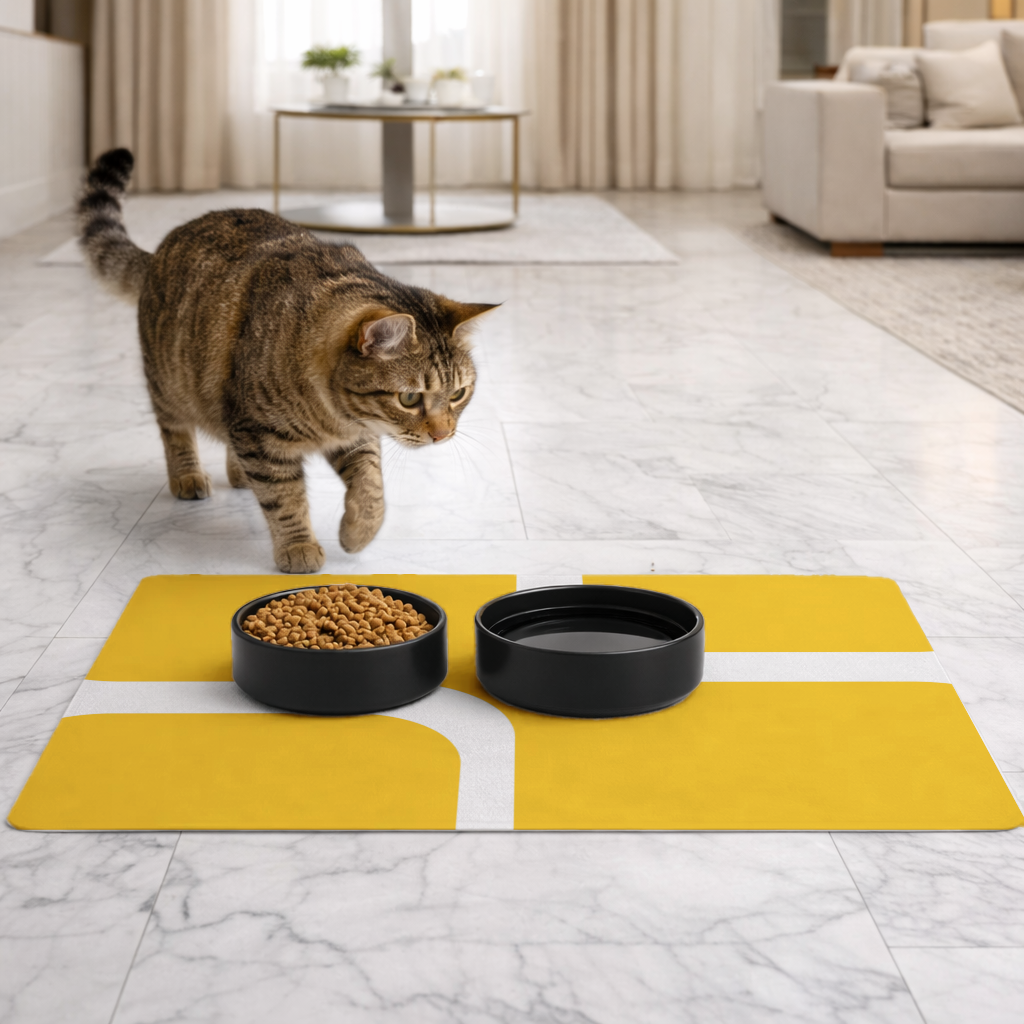 Sarı Geometrik Labirent ve Modern Soyut Desen Evcil Hayvan Besleme Matı