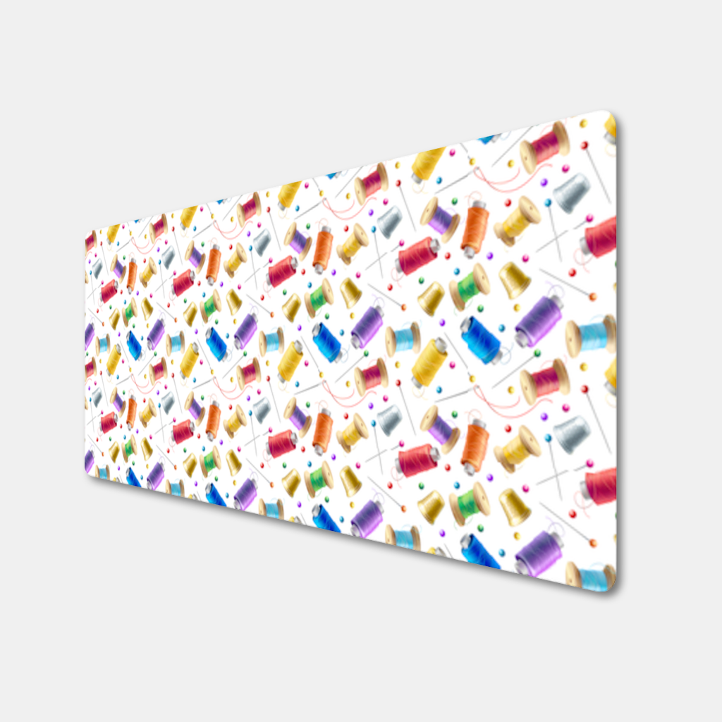 Renkli Makaralar ve Terzi Gereçleri Deseni Mouse Pad